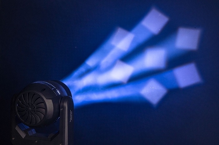 LIGHT-INC MH-740X LED Wash Moving Head 7 x 40W RGBW met flower effect