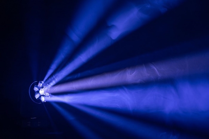 LIGHT-INC MH-740X LED Wash Moving Head 7 x 40W RGBW met flower effect