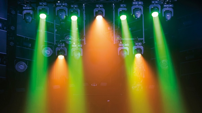 SHOWTEC Phantom 180 Wash Moving Head