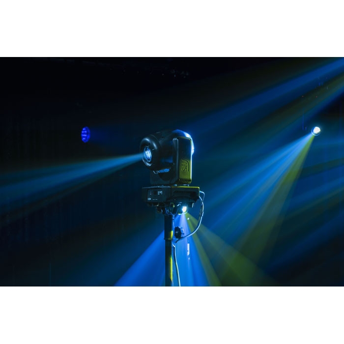 SHOWTEC Shark Spot Two Moving Head 90W LED Spot