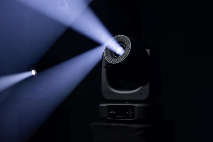SHOWTEC Xpression 2000S Spot Moving Head
