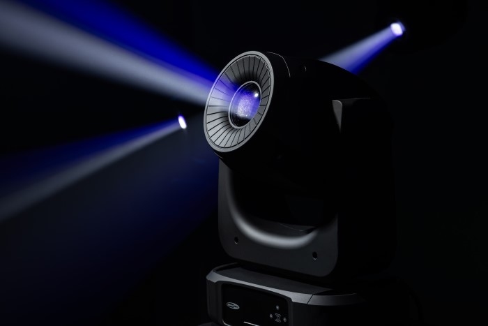 SHOWTEC Xpression 2000S Spot Moving Head