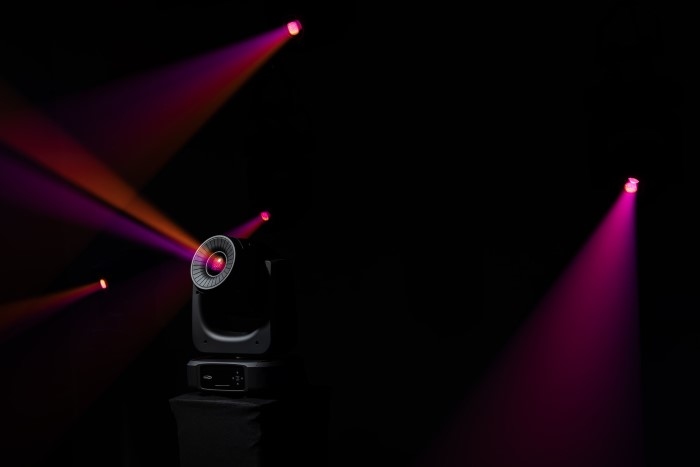 SHOWTEC Xpression 2000S Spot Moving Head