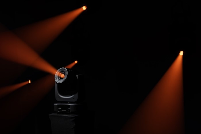 SHOWTEC Xpression 2000S Spot Moving Head