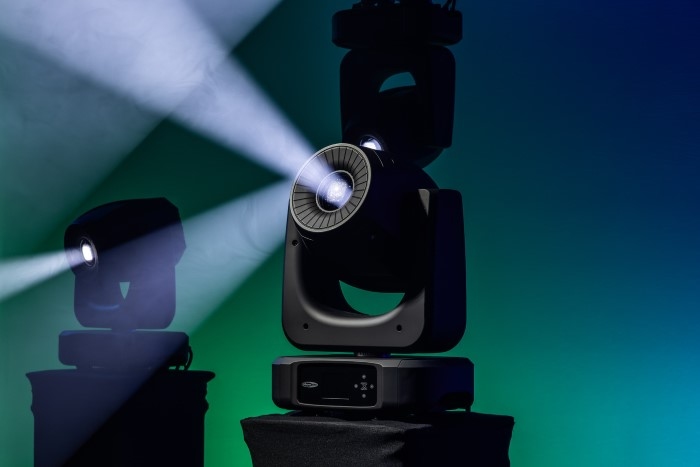 SHOWTEC Xpression 2000S Spot Moving Head